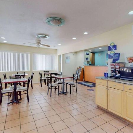 Days Inn By Wyndham Сокорро Экстерьер фото
